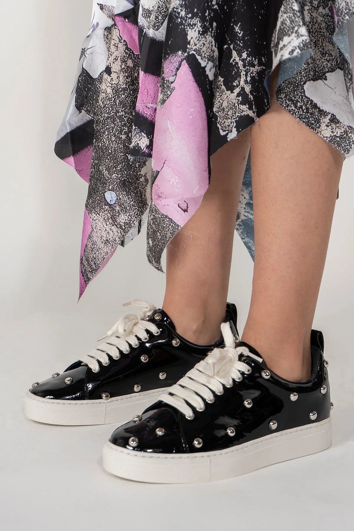 STUDDED PATENT LEATHER CLASSIC SNEAKER